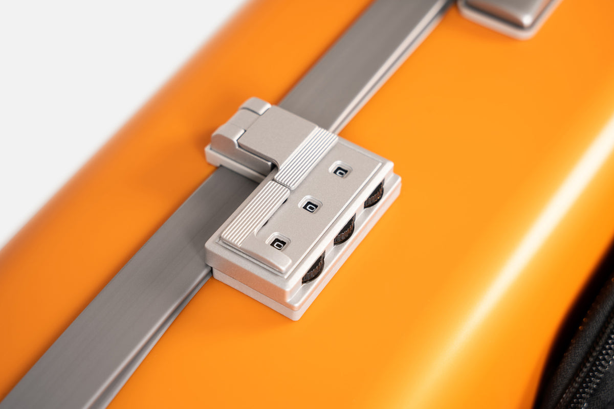 BAM LA DEFENSE Hightech Oblong Viola Case with Back Pocket